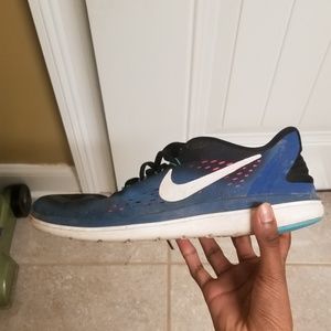BLUE AND WHITE NIKE SHOES